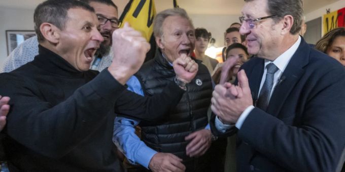 Grosse Freude bei Mauro Poggia und Anhängern der Partei Mouvement citoyens genevois (MCG). Grosse Freude bei Mauro Poggia und Anhängern der Partei Mouvement citoyens genevois (MCG).