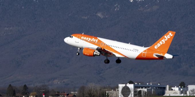 Ein Flugzeug von Easyjet hebt in Genf ab. (Archivbild) Easyjet