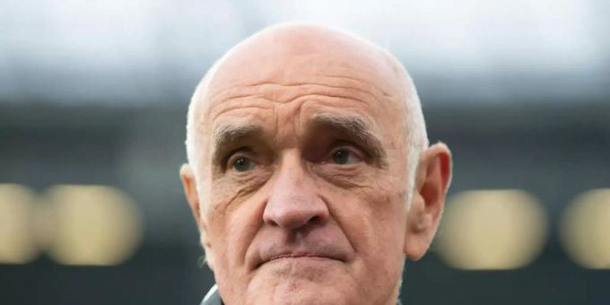 Plädiert für eine Gehaltsobergrenze im Profi-Fussball: 96-Mehrheitsgesellschafter Martin Kind. Foto: Swen Pförtner/dpa Plädiert für eine Gehaltsobergrenze im Profi-Fussball: 96-Mehrheitsgesellschafter Martin Kind. Foto: Swen Pförtner/dpa