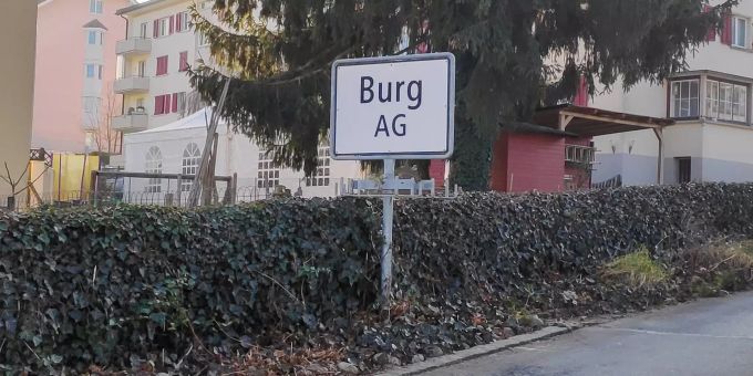 Ortsschild der Gemeinde Burg (AG). Ortsschild der Gemeinde Burg (AG).