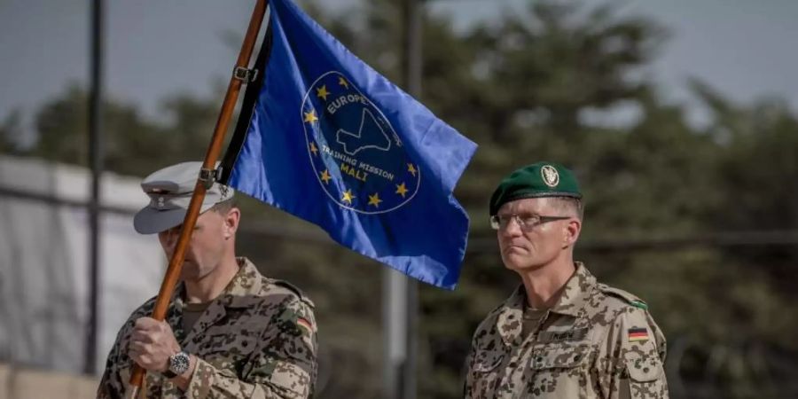 Das Archivbild zeigt Bundeswehrangehörige in Bamako im Jahr 2018 bei der Kommandoübernahme der EU-Mission. Foto: Michael Kappeler/dpa