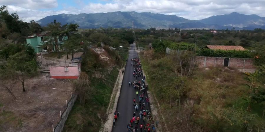 Flüchtlinge aus Honduras überwinden Grenze zu Guatemala