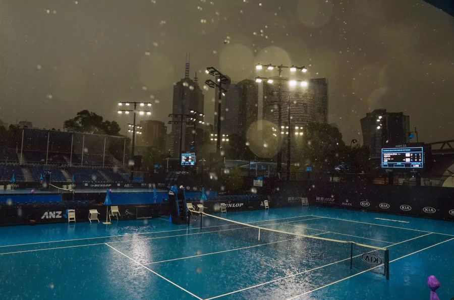 Regen sorgt kurz vor Turnierbeginn an den Australian Open für bessere Luft.