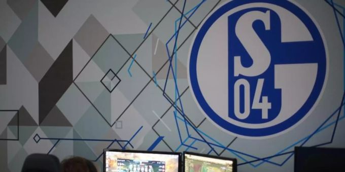 Schalke hat die Prime League Pro Division gewonnen. Foto: Bendikt Wenck/dpa Schalke hat die Prime League Pro Division gewonnen. Foto: Bendikt Wenck/dpa