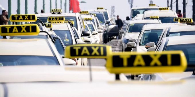 Zudem ist zu klären, wie Taxibetriebsbewilligungen für A-Taxis zukünftig zu vergeben sind. Taxireglementierung