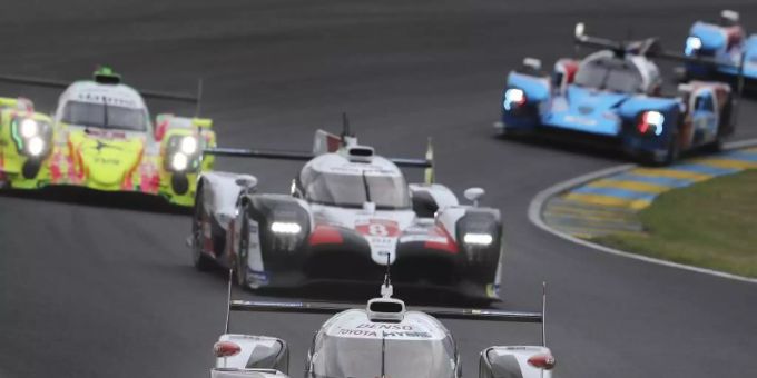 Die traditionelle Motorsport-Veranstaltung «24 Stunden von Le Mans» ist in den September verschoben worden. Foto: David Vincent/AP/dpa Die traditionelle Motorsport-Veranstaltung «24 Stunden von Le Mans» ist in den September verschoben worden. Foto: David Vincent/AP/dpa