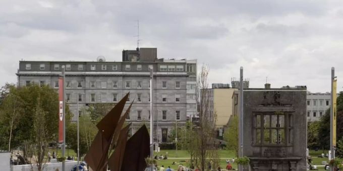 Die Europäische Kulturhauptstadt Galway hat wegen schlechten Wetters ihre letzten Auftaktveranstaltungen abgesagt. Foto: Derek Cullen/Fáilte Ireland /dpa Die Europäische Kulturhauptstadt Galway hat wegen schlechten Wetters ihre letzten Auftaktveranstaltungen abgesagt. Foto: Derek Cullen/Fáilte Ireland /dpa