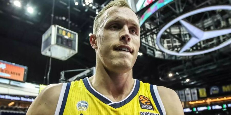 Hält sich in den USA während der Corona-Krise fit: Luke Sikma von Alba Berlin. Foto: Andreas Gora/dpa