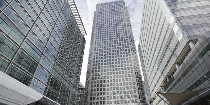 Die Europäische Bankenbehörde EBA ruft die Finanzinstitute dazu auf, in der aktuell schwierigen Situation wegen der Coronakrise bei Boni und Dividendenzahlungen zurückhaltend zu agieren. (Archivbild) Die Europäische Bankenbehörde EBA ruft die Finanzinstitute dazu auf, in der aktuell schwierigen Situation wegen der Coronakrise bei Boni und Dividendenzahlungen zurückhaltend zu agieren. (Archivbild)