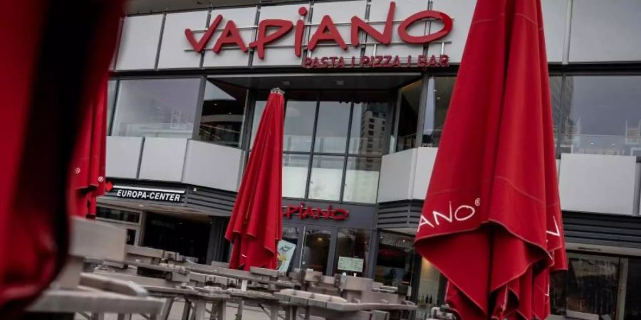 Das Restaurant «Vapiano» bleibt geschlossen. Foto: Michael Kappeler/dpa