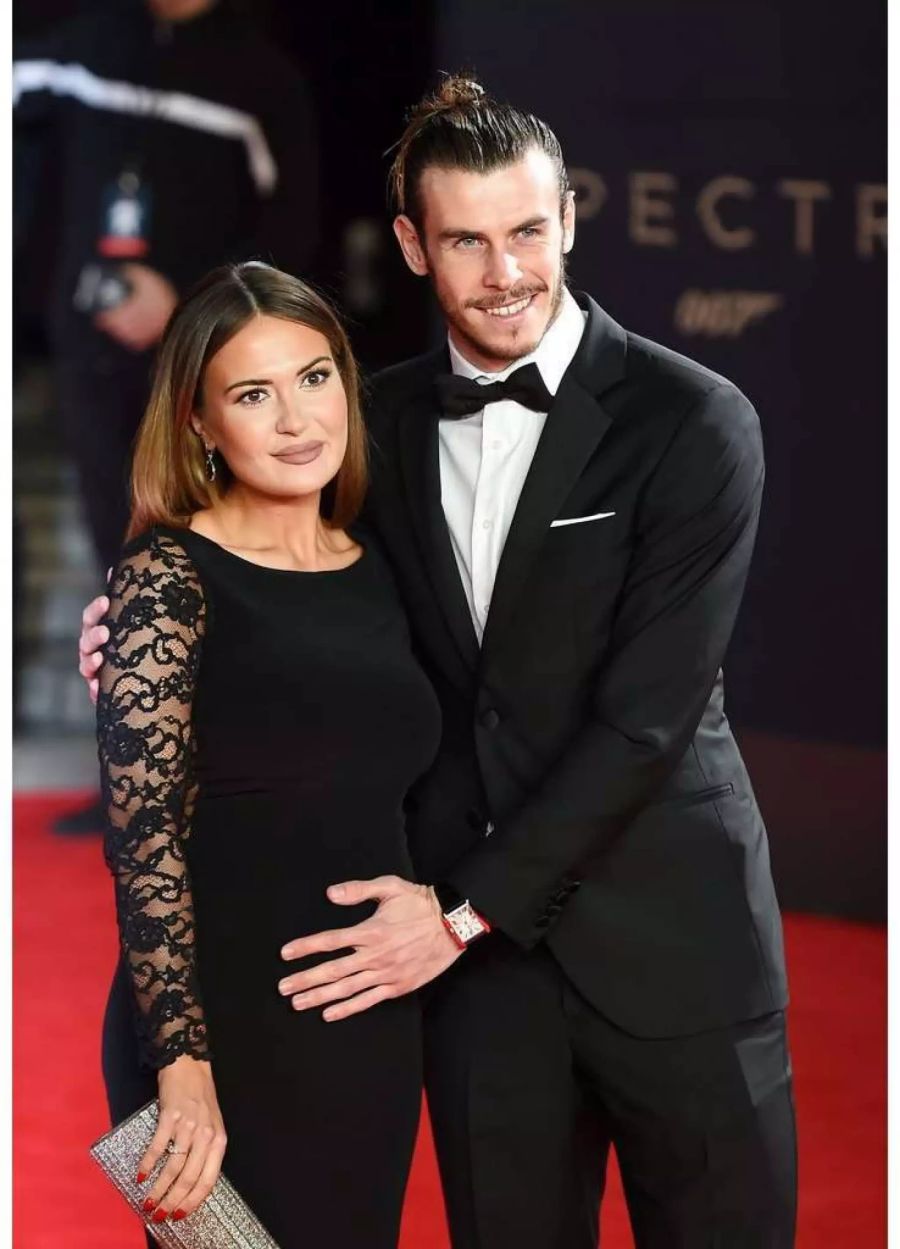 Real-Star Bale und seine Verlobte Emma Rhys-Jones haben drei Kinder.