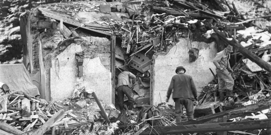 Die Zerstörung der Explosion wird sichtbar: Dezember 1947 im Kandertal.