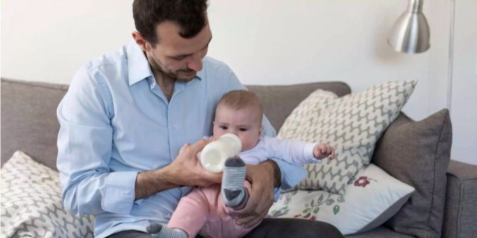 Die Erhöhung des allgemeinen Kinderabzugs verursacht Kosten von 370 Millionen Franken pro Jahr. Profitieren werden nur jene Familien, die Bundessteuer zahlen. vaterschaftsurlaub Kinderabzüge
