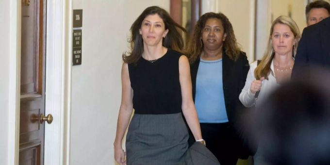 Gegenüber Lisa Page, einer ehemaligen FBI-Anwältin und Liebhaberin des hochrangigen FBI-Beamten Peter Strzokich, äusserte sich letzterer im Wahlkampf 2016 in Kurzmitteilungen abschätzig über den Präsidentschaftskandidaten Trump. Diese Aussagen wurden ihm nun zum Verhängnis (Archiv). Gegenüber Lisa Page, einer ehemaligen FBI-Anwältin und Liebhaberin des hochrangigen FBI-Beamten Peter Strzokich, äusserte sich letzterer im Wahlkampf 2016 in Kurzmitteilungen abschätzig über den Präsidentschaftskandidaten Trump. Diese Aussagen wurden ihm nun zum Verhängnis (Archiv).