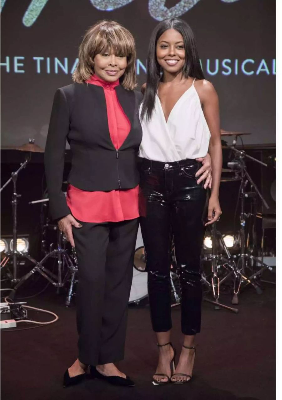 Tina Turner mit ihrer Musical-Darstellerin Adrienne Warren.