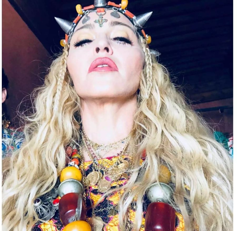 So gratuliert sich die Queen of Pop selbst zum 60.: Madonna feiert als «Berber Queen» in Marakkesch.