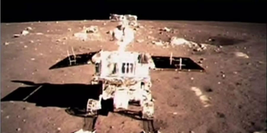 Ein chinesischer Rover auf dem Mond.