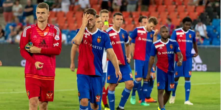 Hängende Gesichter beim FC Basel nach der 0:3-Niederlage gegen PAOK Saloniki.