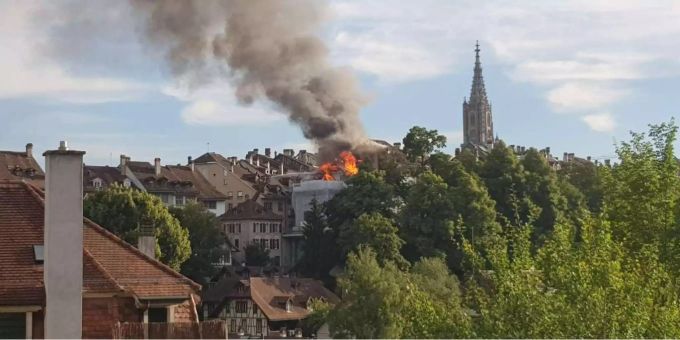Vor zwei Tagen brannte das Patrizierhaus in der Berner Altstadt. Vor zwei Tagen brannte das Patrizierhaus in der Berner Altstadt.