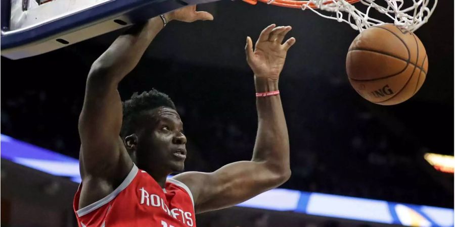 Clint Capela verliert trotz 15 Punkten und zehn Rebounds.