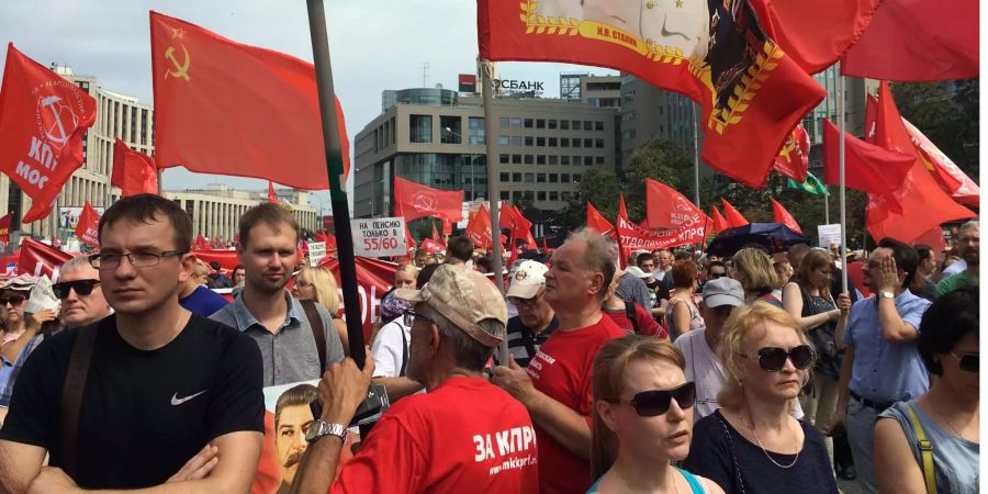 Russische Demonstranten auf Moskaus Strassen.