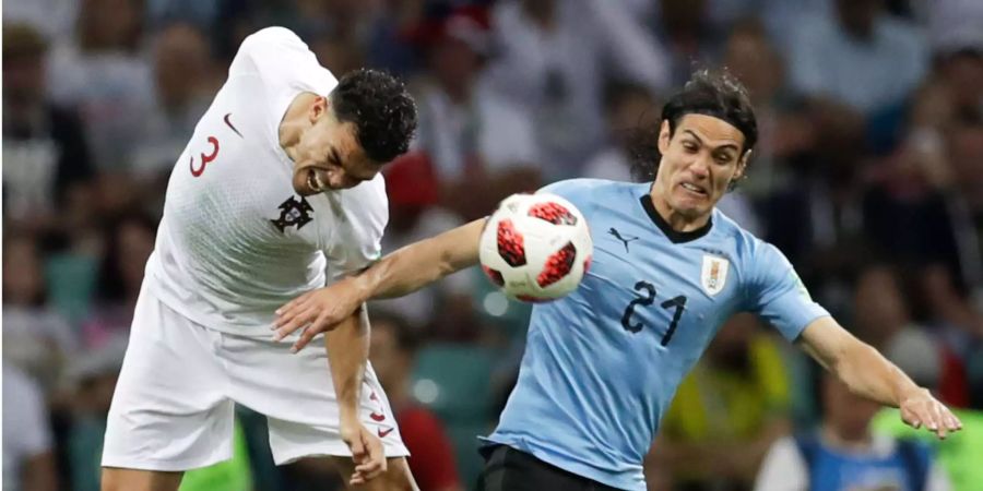 Cavani (rechts) entscheidet das Spiel per Doppelpack.