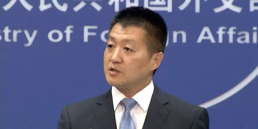 Lu Kang, Ministeriumssprecher Chinas, bei einer Medienkonferenz.