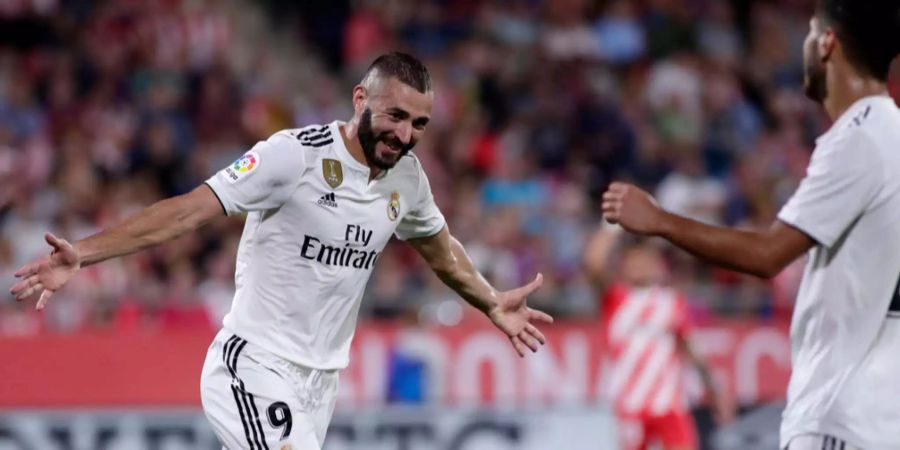 Karim Benzema feiert seinen zweiten Treffer für Real Madrid.