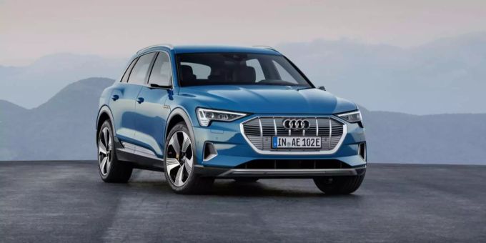 Der Audi E-Tron unterscheidet sich optisch kaum von seinen Verbrenner-Brüdern. Der Audi E-Tron unterscheidet sich optisch kaum von seinen Verbrenner-Brüdern.