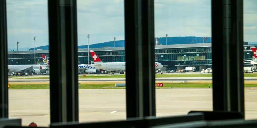 Unterwegs mit René Oberholzer, Einsatzleiter am Zürcher Flughafen. Er verrät uns die Besonderheiten seines Jobs.