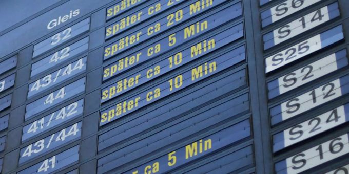 Luzern - SBB plant 100 Meter lange Anzeigetafel im Bahnhof