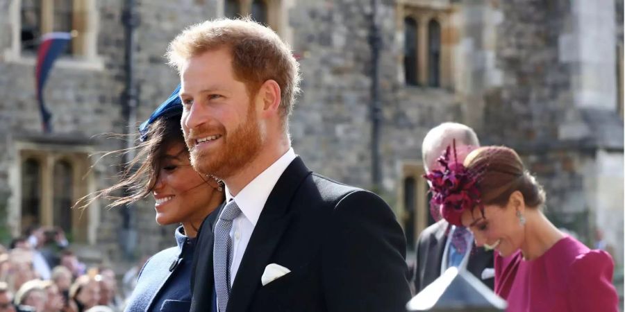 Harry und Meghan von Winde verweht.