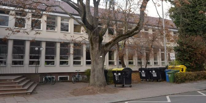 In der Nacht zu Samstag ist ein 28-Jähriger Opfer eines Gewaltverbrechens in der Nähe des Alter Botanischen Gartens geworden. Der Mann erlag im Krankenhaus seinen schweren Verletzungen.