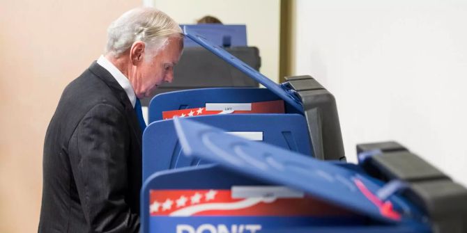 Henry McMaster, republikanier Gouverneur von South Carolina, gibt seine Stimme ab.