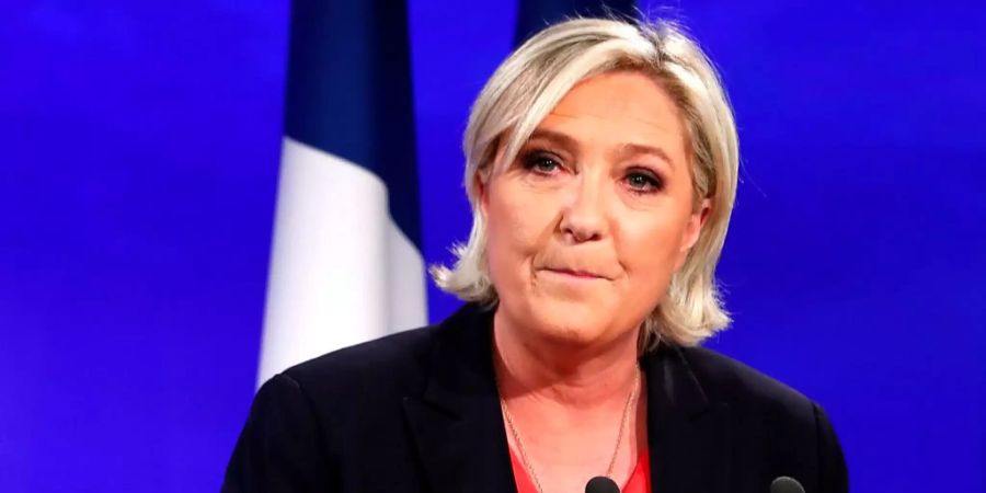 Damalige Präsidentschaftskandidatin Frankreichs Marine Le Pen hält im Mai 2017 im Chalet du Lac in Paris eine Rede, nachdem sie von Emmanuel Macron bei den Wahlen geschlagen wurde.