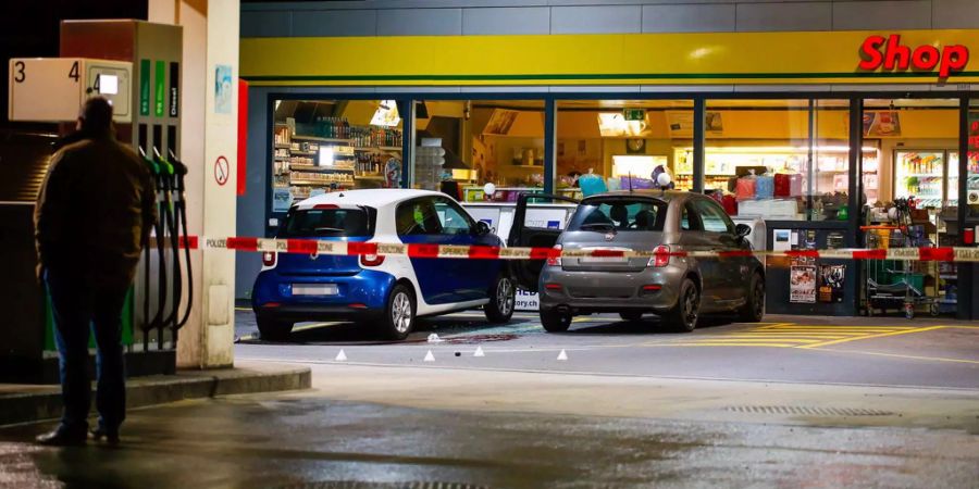 Der 18-Jährige attackierte in Flums unter anderem drei Frauen an einer Tankstelle.