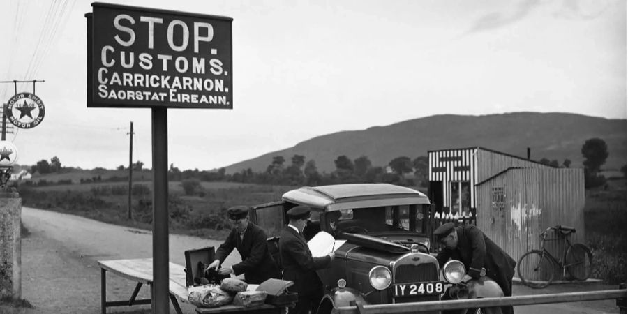 Ein typischer Grenzkontrollposten in Nordirland aus dem Jahre 1932.