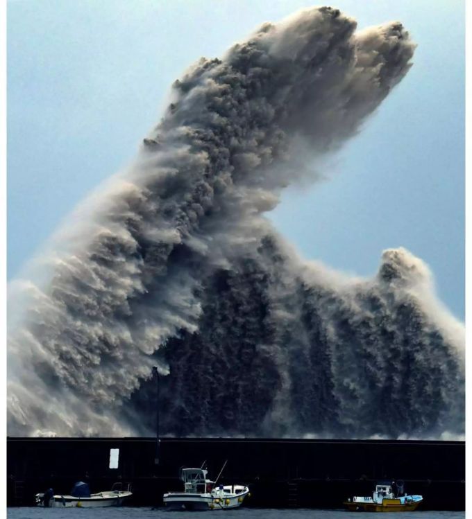 Halsbrecherische Ankündigung: So traf «Cimaron» auf die Küste Japans. Halsbrecherische Ankündigung: So traf «Cimaron» auf die Küste Japans.
