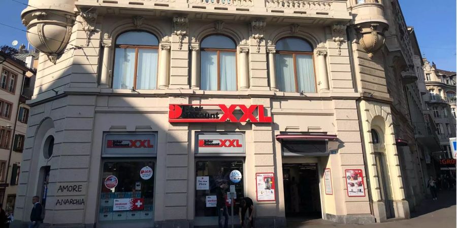 Die XXL Interdiscount-Filiale auf dem Marktplatz in Basel.