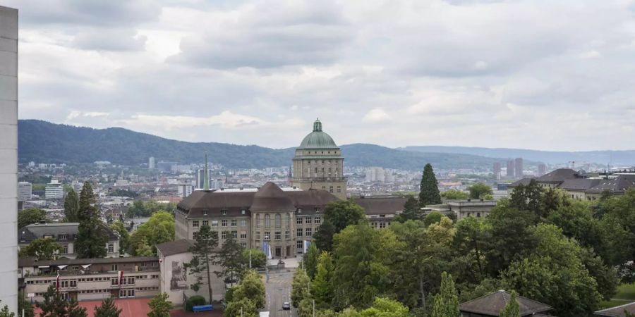 Das Hauptgebäude des Universität Zürich im Hochschulquartier.