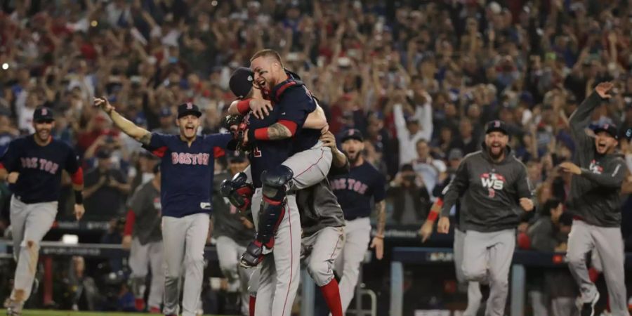 Die Boston Red Sox feiern ihren Sieg zum Meister der MLB-Baseball Liga.