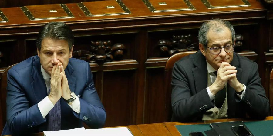 Giuseppe Conte und Giovanni Tria im Parlament.