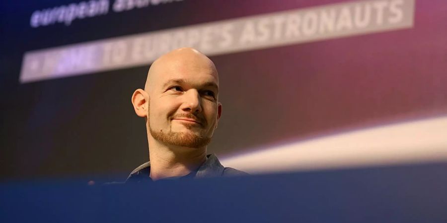 Astronaut Alexander Gerst äussert sich auf einer Pressekonferenz.