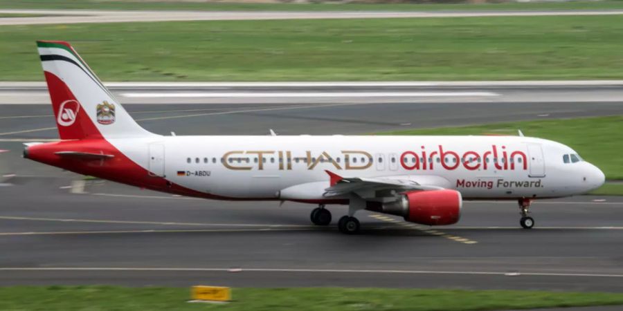 Eine Maschine mit den Logos von Etihad und Air Berlin.