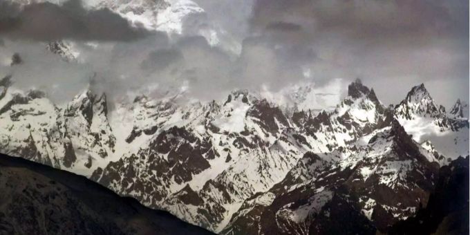 Eine französische Bergsteigerin wurde aus den pakistanischen Bergen gerettet. Eine französische Bergsteigerin wurde aus den pakistanischen Bergen gerettet.