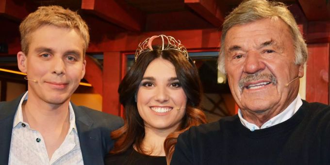 Hausi Leutenegger mit Moderator Reto Scherrer und der Thurgauer Apfelkönigin Marion Weigel. Hausi Leutenegger mit Moderator Reto Scherrer und der Thurgauer Apfelkönigin Marion Weigel.
