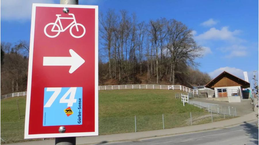 Die Eröffnung der Velonebenroute Wangental schafft eine sichere Verbindung abseits der grossen Verkehrsströme. Mit der Schaffung dieser neuen Verbindung kann auch die Schweiz-Mobil-Route Nr. 74 verlegt und attraktiv geführt werden. © Gemeinde Köniz.