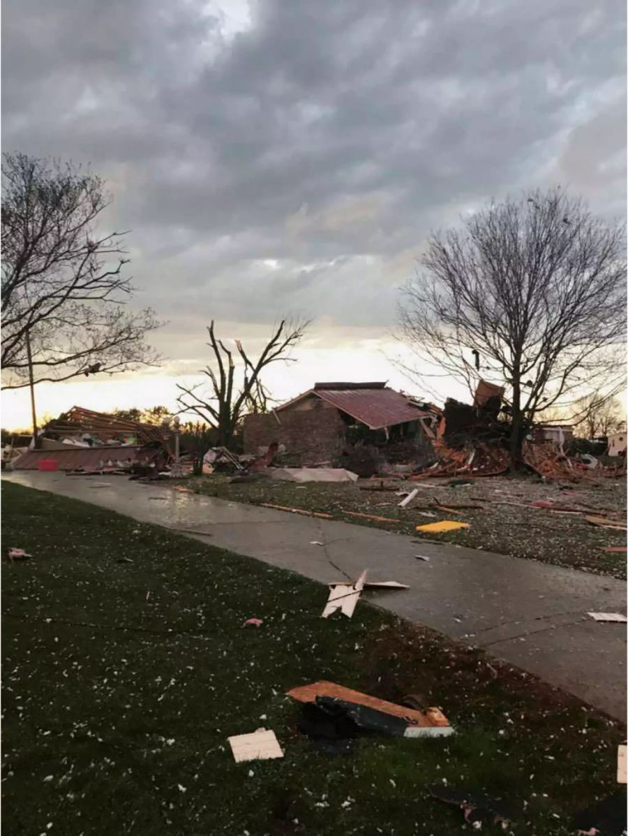 Tornados richten Verwüstungen in Alabama und Florida an.