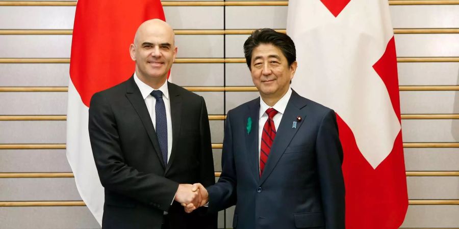 Bundespräsident Alain Berset besuchte Japans Premierminister Shinzo Abe.