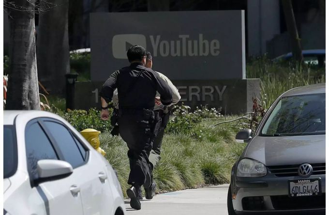Die Polizei war mit einem Grossaufgebot vor Ort. Die Polizei war mit einem Grossaufgebot vor Ort.